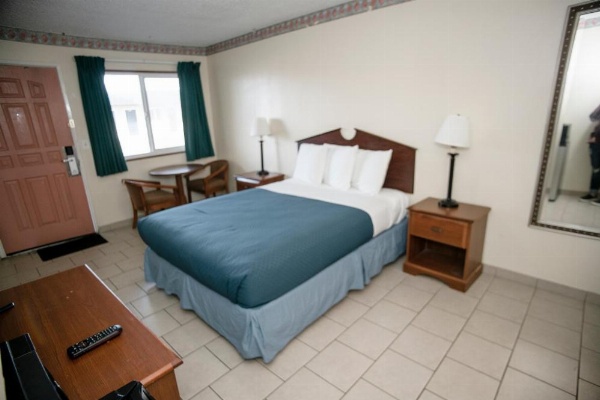 Pacific Inn image 13